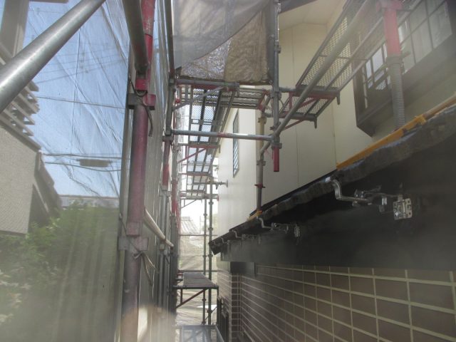 高砂市の軒樋交換で軒樋金物を新設